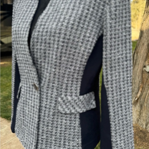 St. John Navy and White Tweed Blazer- EUC - Picture 3 of 11